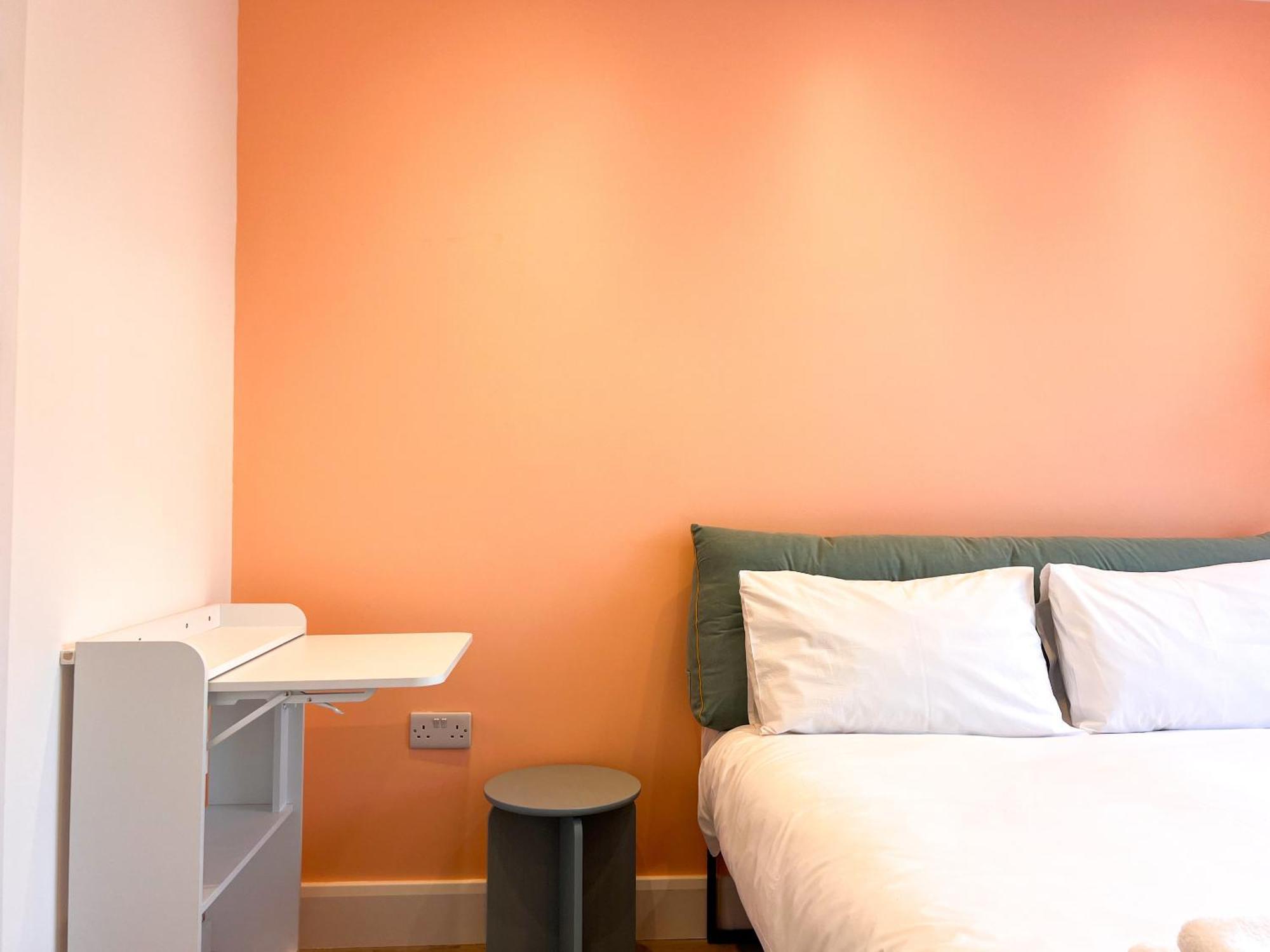 Zozy Clitterhouse Hotel London Exterior photo